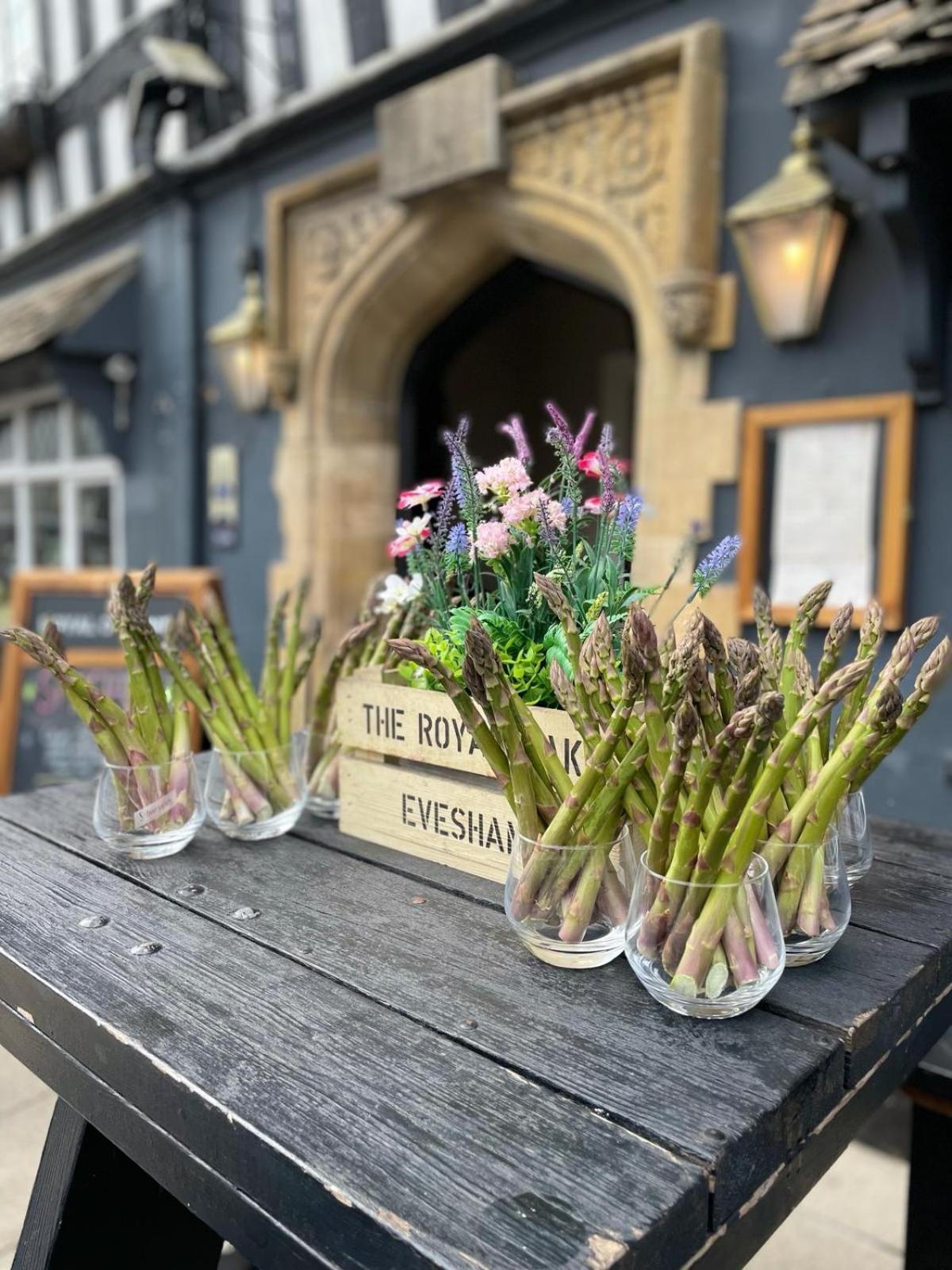 The Royal Oak Hotel อีฟแชม ภายนอก รูปภาพ