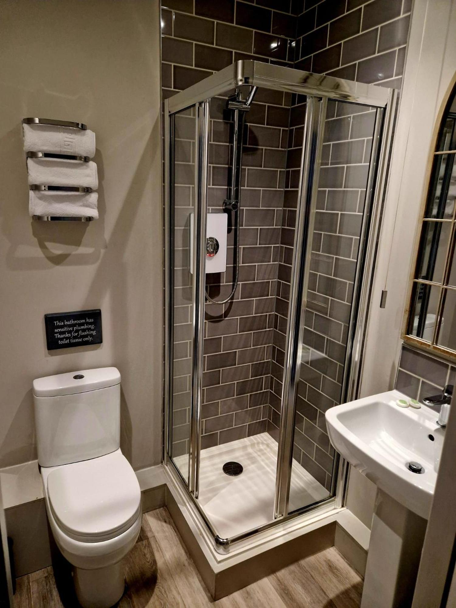 The Royal Oak Hotel อีฟแชม ภายนอก รูปภาพ
